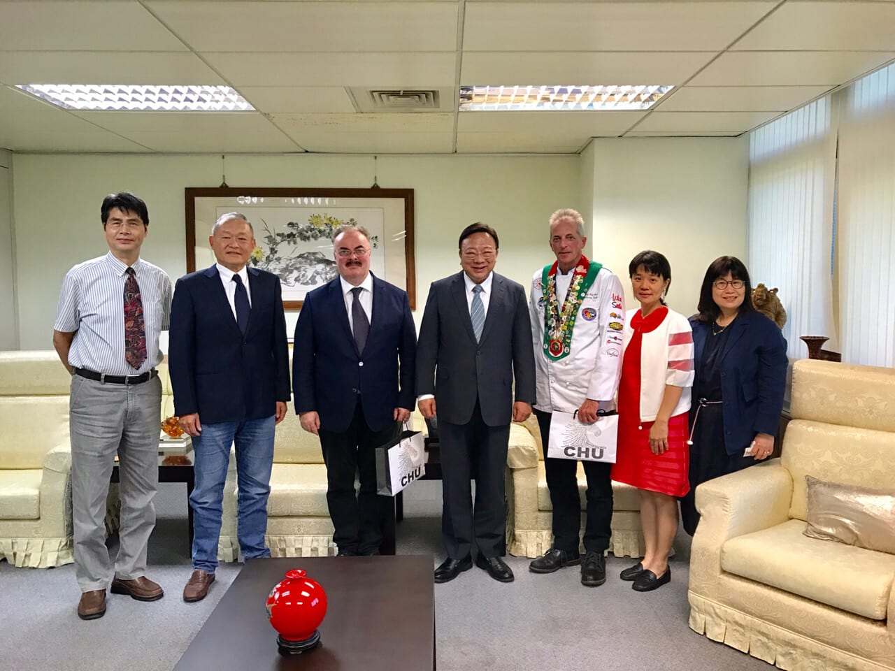 Meeting President of CHU discuss further partnership strategy